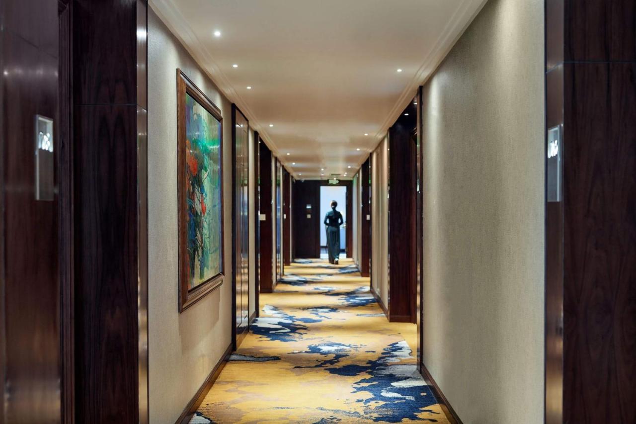 Peridot Grand Luxury Boutique Hotel Hanoi Exterior photo A corridor at the hotel