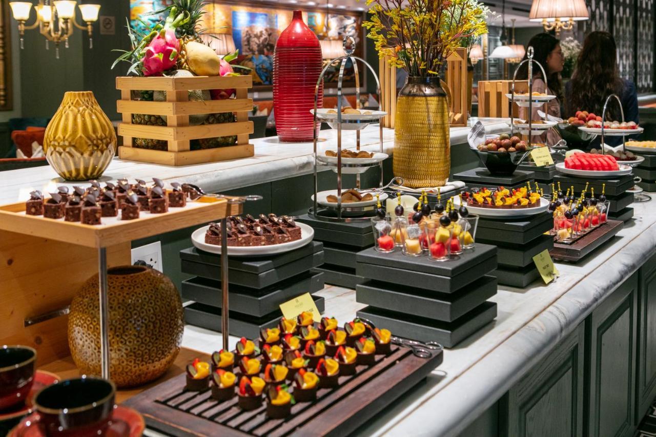 Peridot Grand Luxury Boutique Hotel Hanoi Exterior photo A dessert buffet