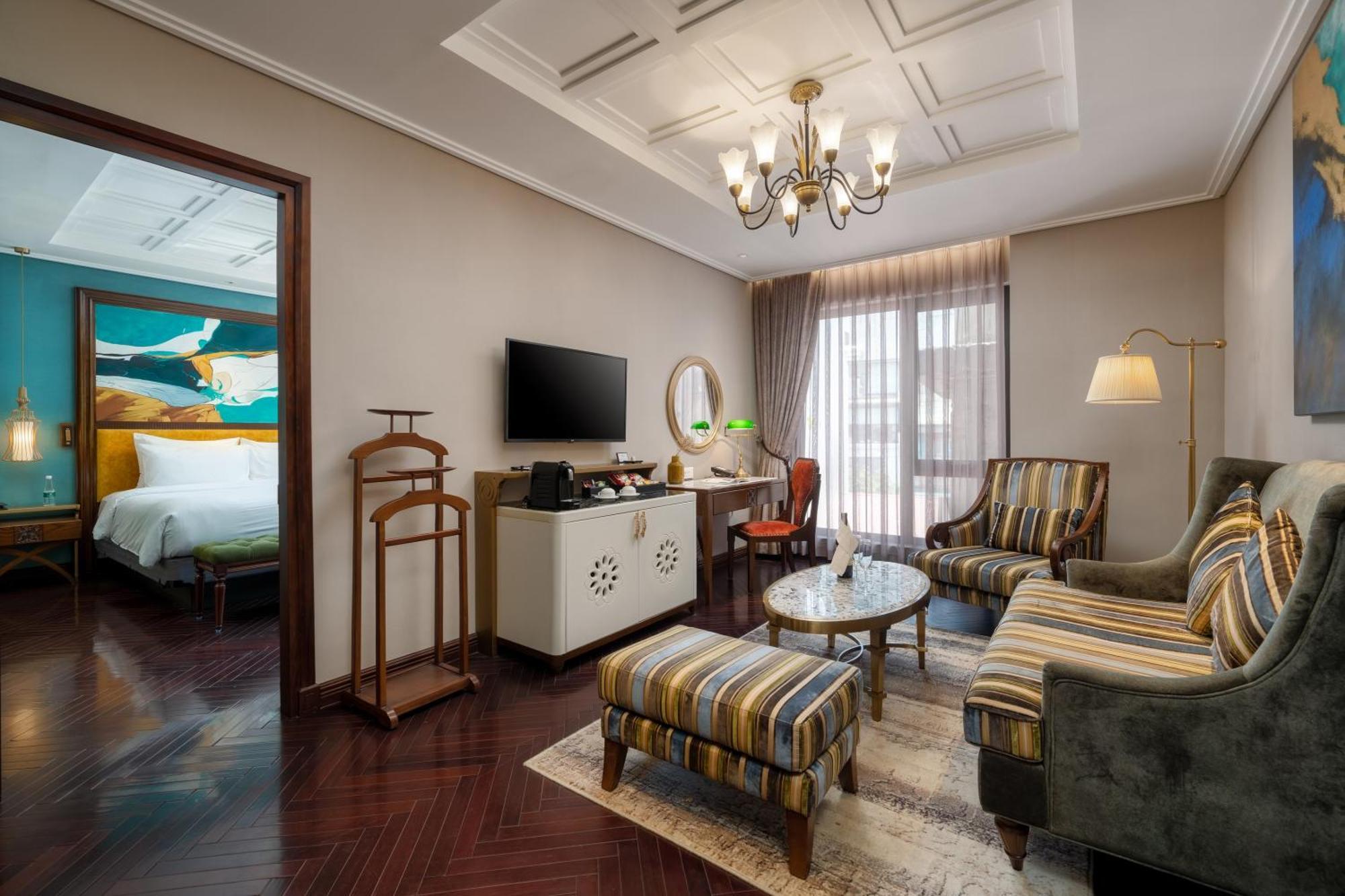 Peridot Grand Luxury Boutique Hotel Hanoi Exterior photo Suite